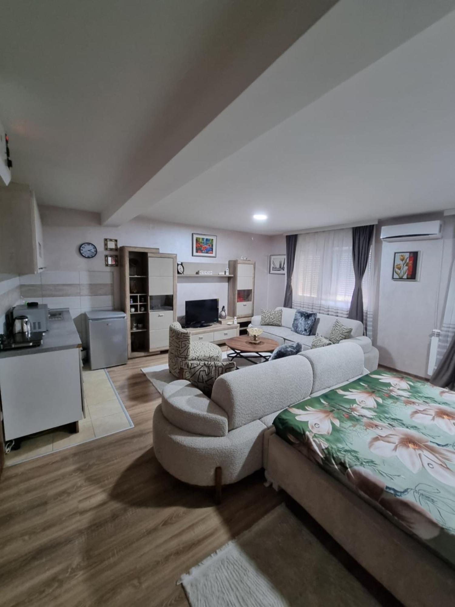 Avio Apartmani 2018 Novi Pazar Buitenkant foto